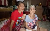 張玉嬌與長子在狹窄、悶熱的租房內。