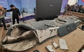 伊朗首次展出擊落 RQ-4 “全球鷹”無人機部分殘骸。(圖源:互聯網)
