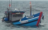 在海上遭遇沉船事故的 TT.H 91666TS號漁船。（圖源：VOV）
