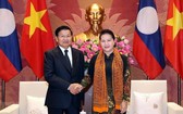國會主席阮氏金銀（右）接見老撾總理通倫‧西蘇里。（圖源：越通社）