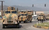 土耳其軍隊裝甲車輛開往敘利亞邊境。（圖源：互聯網）