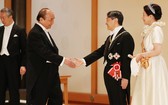 政府總理阮春福（左二）出席日本天皇德仁“即位禮正殿之儀”。（圖源：VGP）
