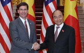 阮春福總理（右）接見美國國防部長馬克。（圖源：越通社）