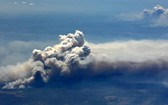 當地時間2019年11月26日，澳大利亞新南威爾士Richmond Valley，俯瞰當地森林火災災區。（圖源：互聯網）