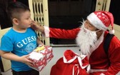 “聖誕老人”上門送禮物勞務受歡迎