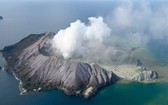 新西蘭懷特島火山 9日突然噴發，已致6死，8人失蹤，另有30人受傷。（圖源：CNN）