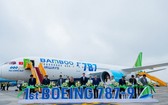 越竹航空公司昨(22)日在河內內牌機場迎接首架波音787夢想客機。（圖源：竹梅）