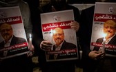 悼念卡舒吉的抗議者們在沙特領事館外示威。（圖源：AFP）