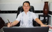 新海鴻塑膠貿易有限公司總經理鄒國榮。