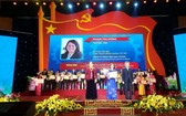 萬成公司黨支部書記范氏紅獲越南勞動聯團獎勵。