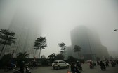 河內市近來遭受嚴重空氣污染侵襲，地方政府勸告民眾外出時應佩戴口罩。（圖源：芝阮）