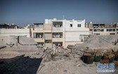 2月28日，在利比亞首都的黎波裡，一棟居民樓被火箭彈損毀。（圖源：新華社）