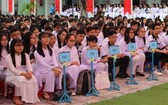 芹苴市高中、成人教育中心學生於今(2)日復課。（圖源：英明）