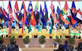  2020年東盟輪值主席國啟動儀式上的文藝節目。（圖源：越通社）