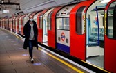 疫情期間的倫敦地鐵一空無人。（圖源：Getty Images）