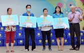華人企業新金雄黃金寶石有限公司總經理呂永雄直接贊助2000萬元給予4位患癌症勞動者。