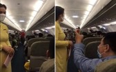 一名男乘客謾罵乘務員並與周邊乘客開始大聲爭吵起來。（圖源：楊玉）