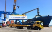 輸往美國的半拖車在朱萊港裝船。（圖源：PV）