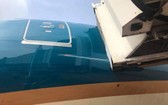 登機橋刮碰了波音787-19客機機身，造成約1米長的劃痕。（圖源：TTO）