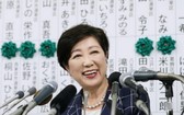 日本東京都知事小池百合子 2020年7月2日出席她創辦的希望之黨為她所舉行的競選活動。（圖源：路透社）
