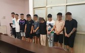 被公安扣留的 9 名男女青年吸毒團夥。（圖源：志石）