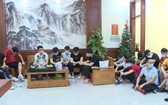 被扣留的非法入境的20名中國公民。（圖源：警方提供）