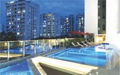 這是在本市首個為居民建設透光泳池的社區。