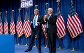 特朗普和副總統彭斯在2020年共和黨全國代表大會錄播現場露面。（圖源：AP）