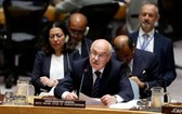 8月23日，在位於紐約的聯合國總部，聯合國負責反恐事務的副秘書長弗拉基米爾·沃龍科夫（前）在聯合國安理會發言。（圖源：新華社）