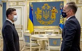 24日，烏克蘭總統澤連斯基（左）與德國外長馬斯會晤。 （圖源：烏通社）