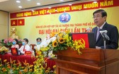 市人委會主席阮成鋒在會上發表講話。（圖源：勇芳）