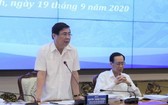 市人委會主席阮成鋒（左）在會議上發言。（圖源：晉安）