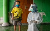 印尼中爪哇省，一名男童正在接受健康檢查。（圖源：兒基會）