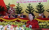 黨中央政治局委員、國會主席阮氏金銀在會上發表講話。（圖源：越通社）