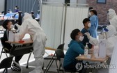 韓國江陵市一初中實施新冠檢測。（圖源：韓聯社）