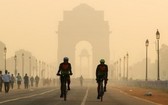印度新德里的空氣污染水平在都瑟拉節期間有所上升，當地居民為慶祝節日放鞭炮加劇了污染。（圖源：互聯網）