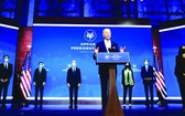 拜登同內閣人選一起亮相記者會。(圖源:互聯網)