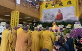 越南佛教中央委員會諸高僧大德前往向釋日修大和尚致祭。