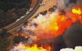 美國加州山火造成數十萬人流離失所。（圖源：美聯社）