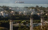 毛里求斯路易港的一座火力發電廠正造成這個印度洋島嶼的溫室氣體排放。（圖源：UNDP）