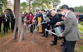 總書記、國家主席在昇龍皇城遺跡區植樹紀念