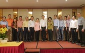 市領導與華人企業家合照。