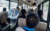 河內市從本月8日零時起，解除在公共客運車輛上落實社交距離限制。（圖源：越雄）