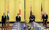 圖為2020年10月6日印度外長蘇傑生、日本外相茂木敏充、澳洲外長佩恩及美國時任國務卿蓬佩奧在東京舉行「四國同盟」部長級會議前合照。（圖源：路透社）
