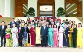 政府總理阮春福與韋阿英基金代表團合照。（圖源：光孝）