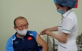 朴恆緒教練接種新冠疫苗。（圖源：小逢）
