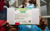 阿斯利康新冠疫苗已抵達剛果民主共和國金沙薩的一個倉庫。（圖源：聯合國）