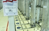 伊朗日前啟用納坦茲核設施的新型離心機,用來生產濃縮鈾。(圖源:AP)