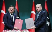 土耳其總統埃爾多安（右）在安卡拉與利比亞民族團結政府總理德貝巴舉行會晤之後表示，這項協議確保了兩國的國家利益和未來。 （圖源：路透社）