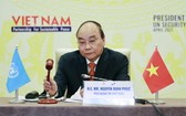 越南國家主席阮春福主持一場視頻高級討論會。（圖源：越通社）